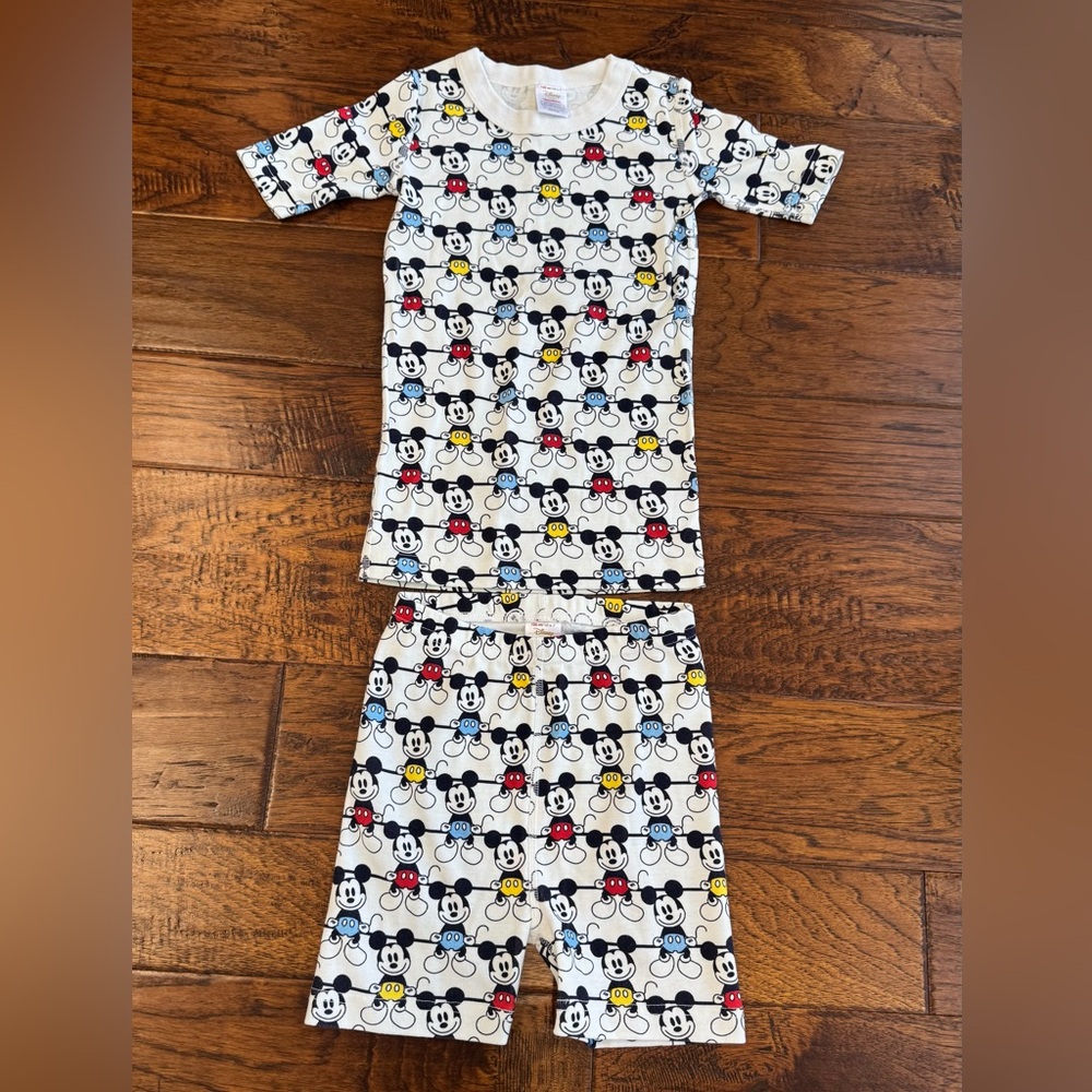 NWOT Hanna Andersson Disney Mickey Mouse short johns pjs size 120 (6-7)